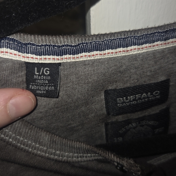 Buffalo David Bitton Mens Short Sleeve Henley Tee EUC Size M - Picture 11 of 13